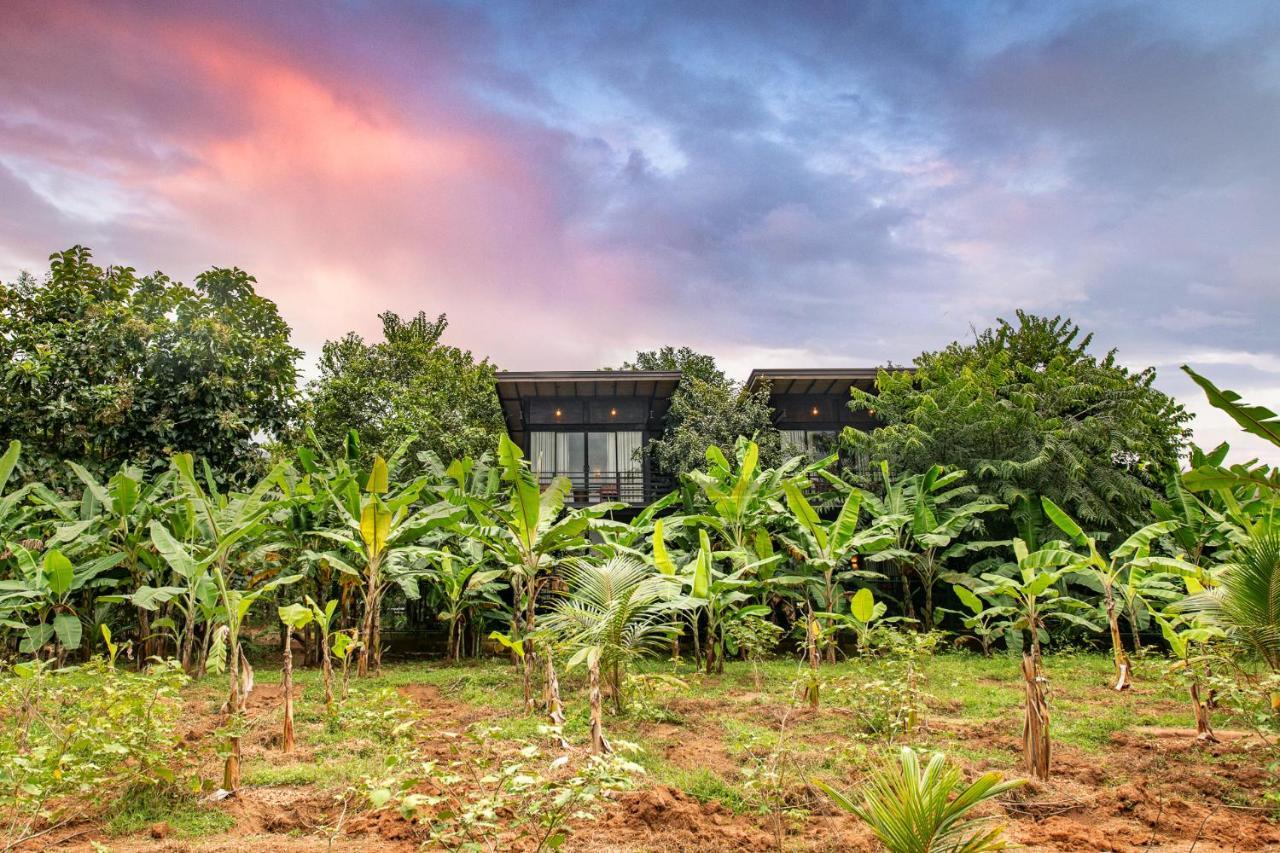 Atha Resort Sigirîya Extérieur photo The Black House, a private residence in the village